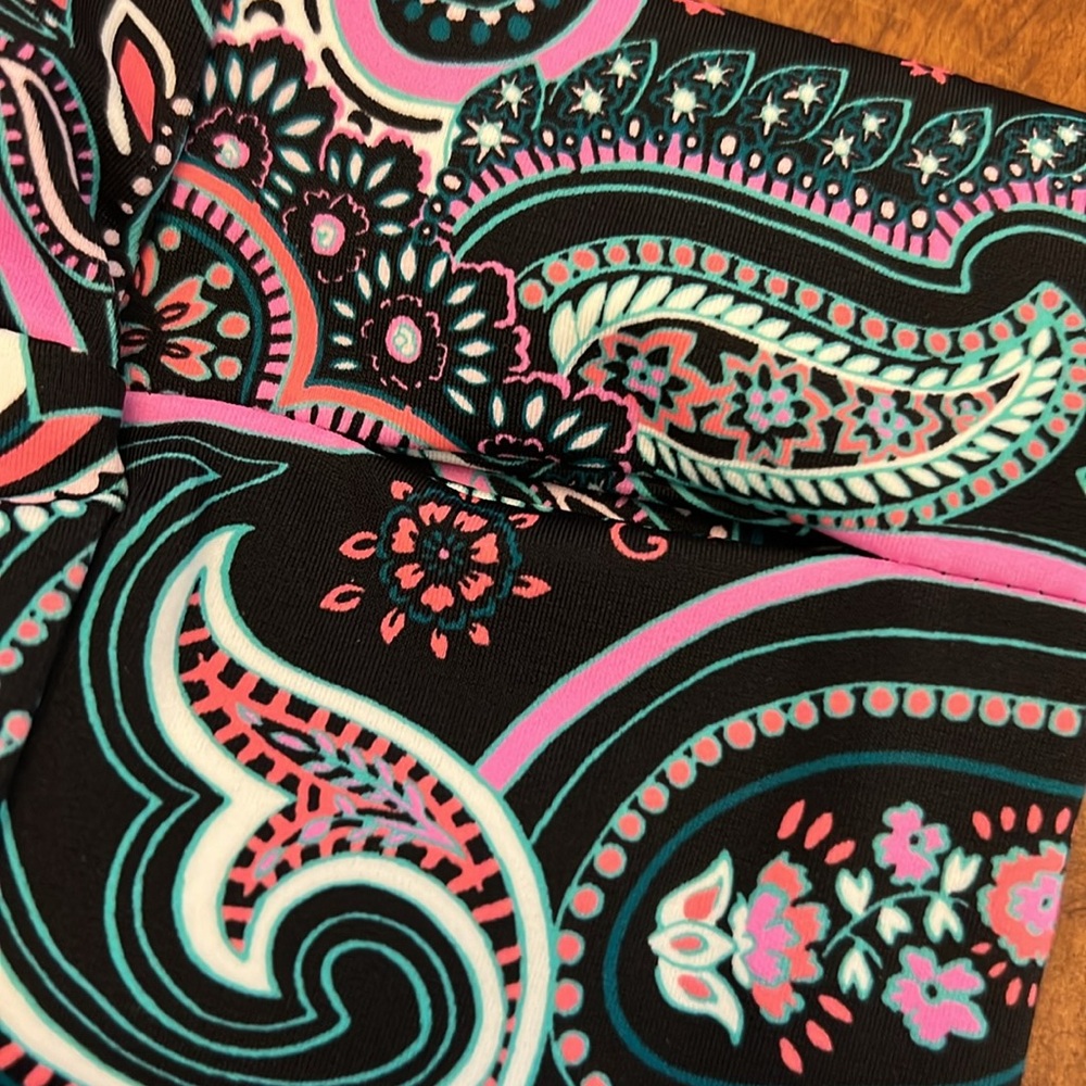 NWT Raisins Rashguard - Picture 5 of 6